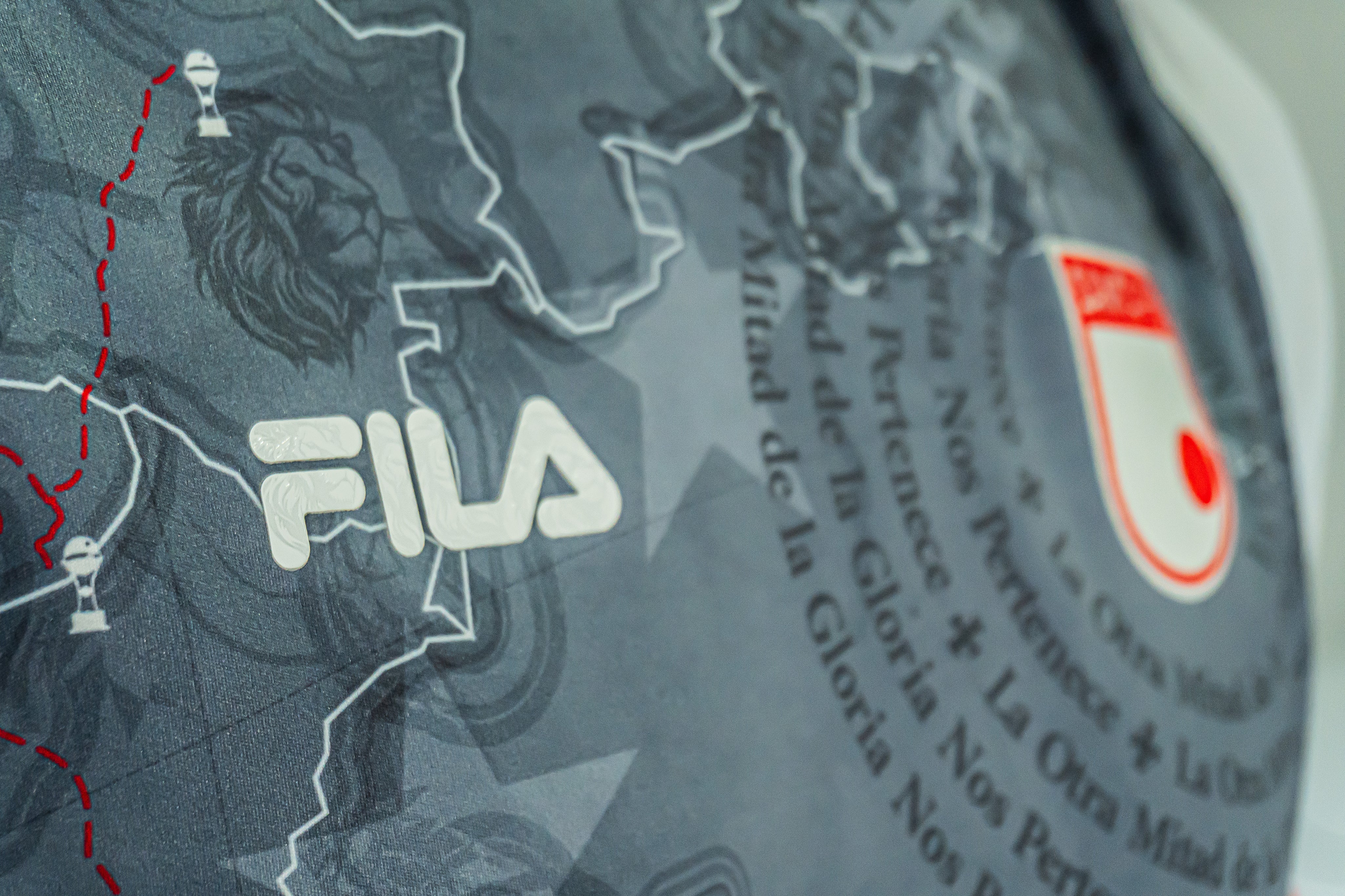 CAMISETA MASCULINA FILA INDEPENDIENTE SANTA FE AWAY 2025